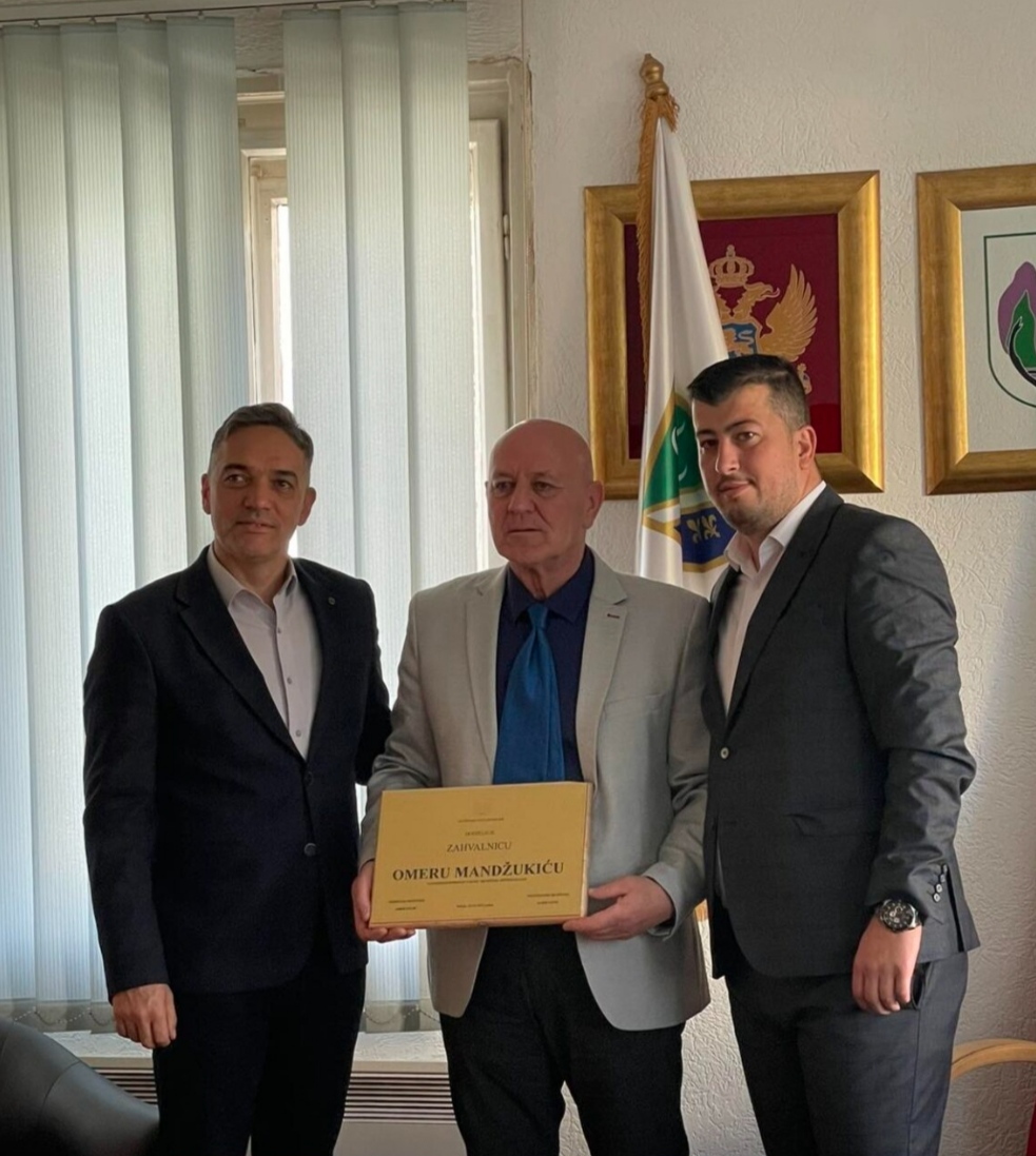 Omeru Mandžukiću uručena zahvalnica za poseban doprinos u radu SO Rožaje