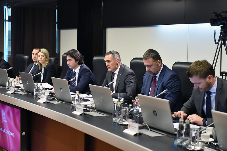 Veće plate i penzije, zaduženje do 600 miliona eura