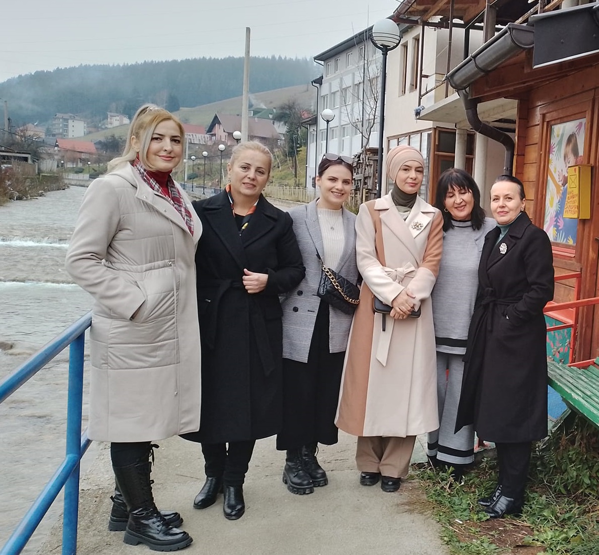 Zaposlene u Narodnoj biblioteci Rožaje prigodnim poklonima obradovale članove NVO „Olakšajmo život djeci sa posebnim potrebama“