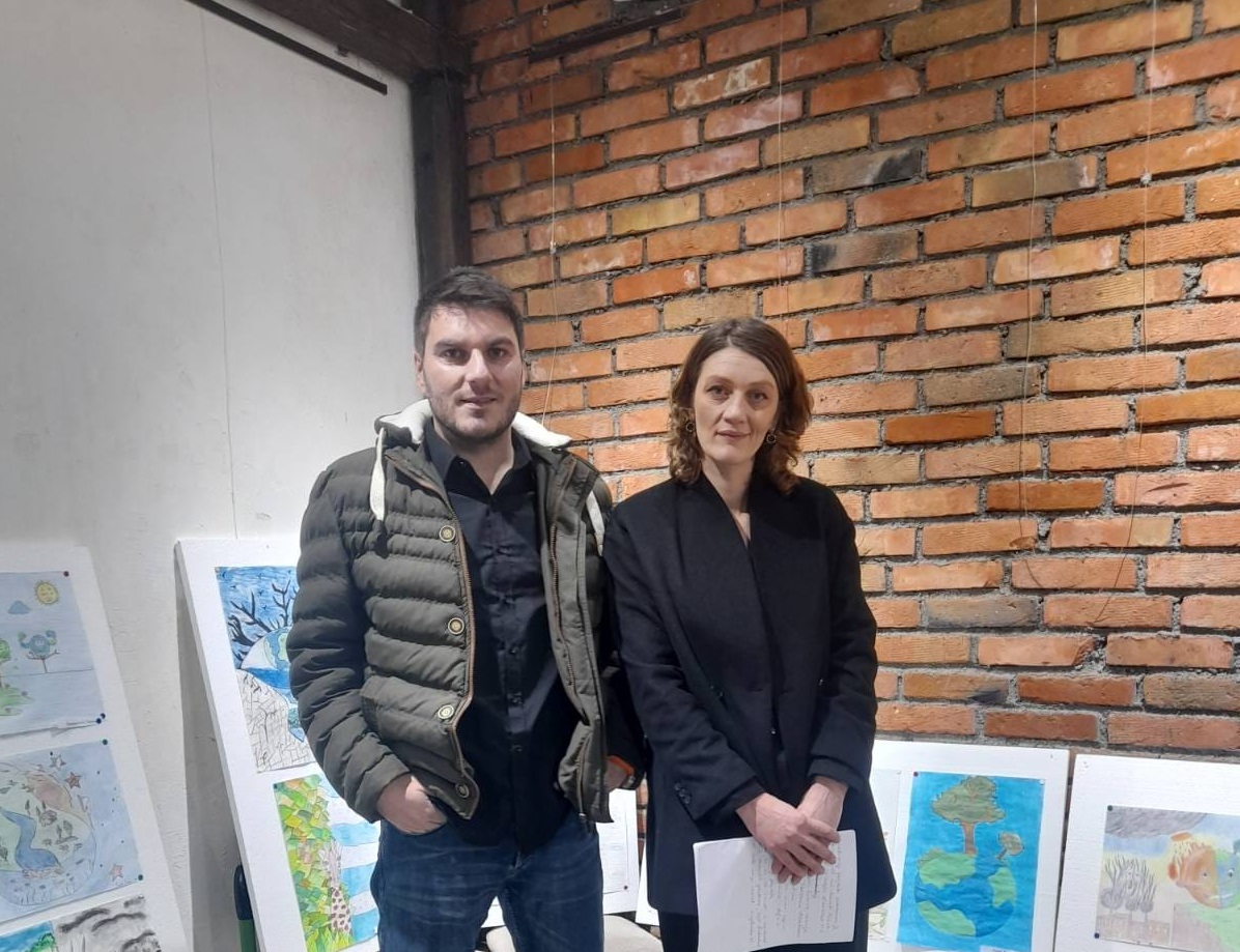 Otvorena izložba slika učenika gradskih osnovnih škola u Rožajama