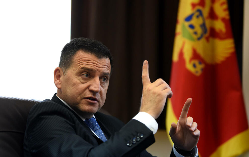Uprave škola da postupaju prema instrukcijama policije