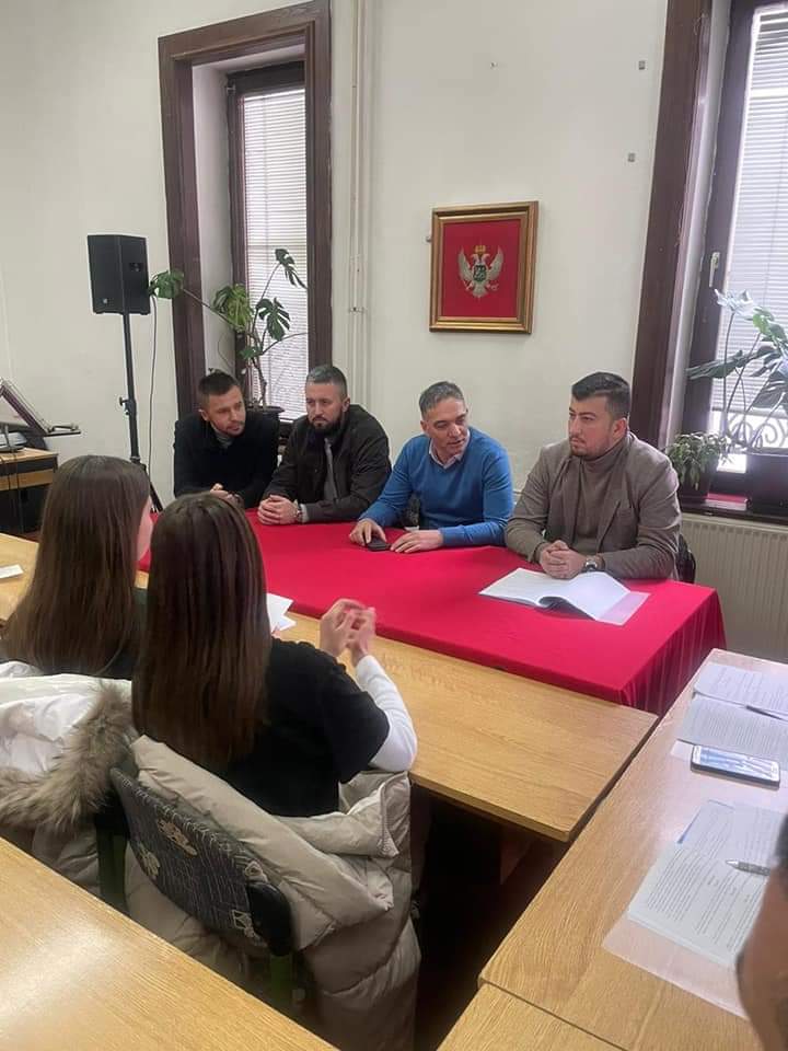 Đački parlament OŠ “25. maj” posjetio SO Rožaje