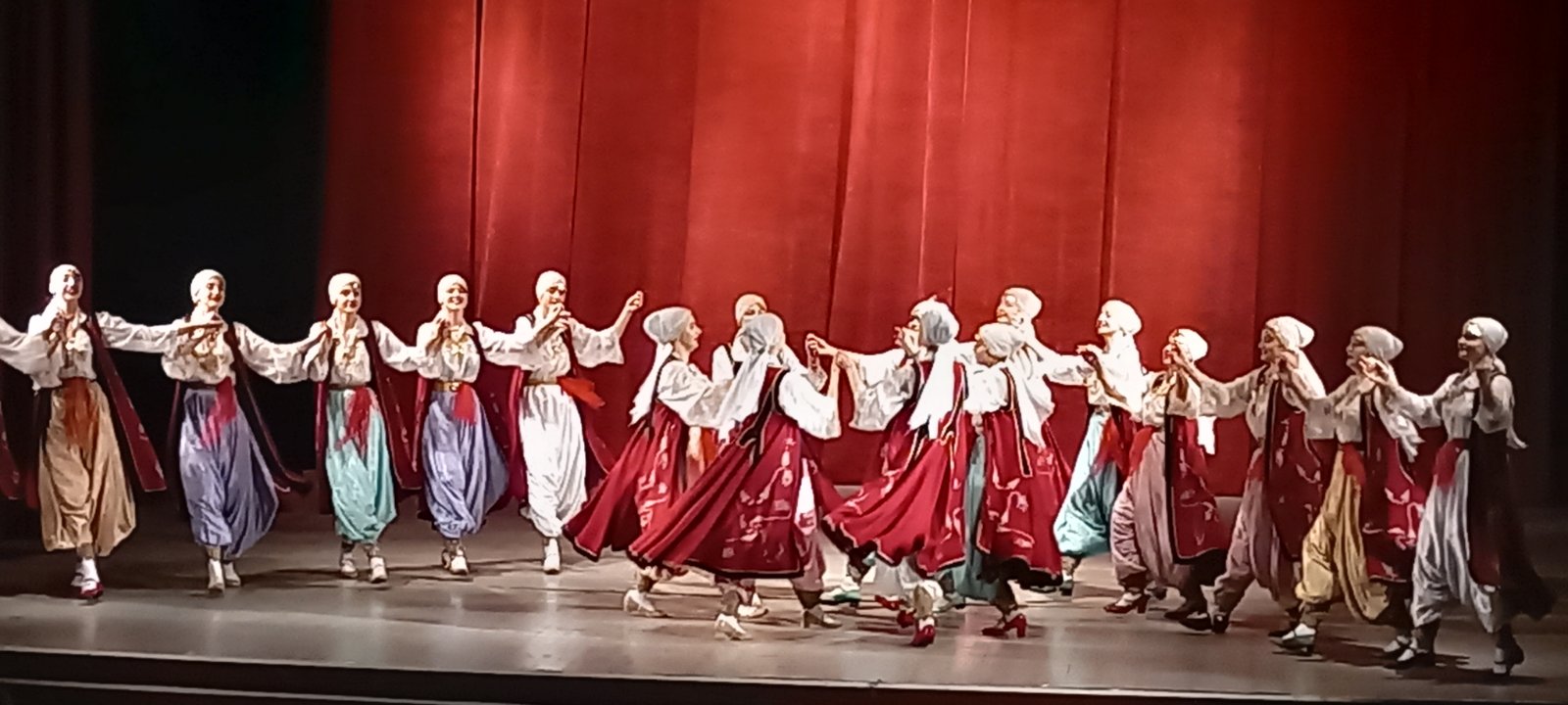 Balkanski folklor bez granica
