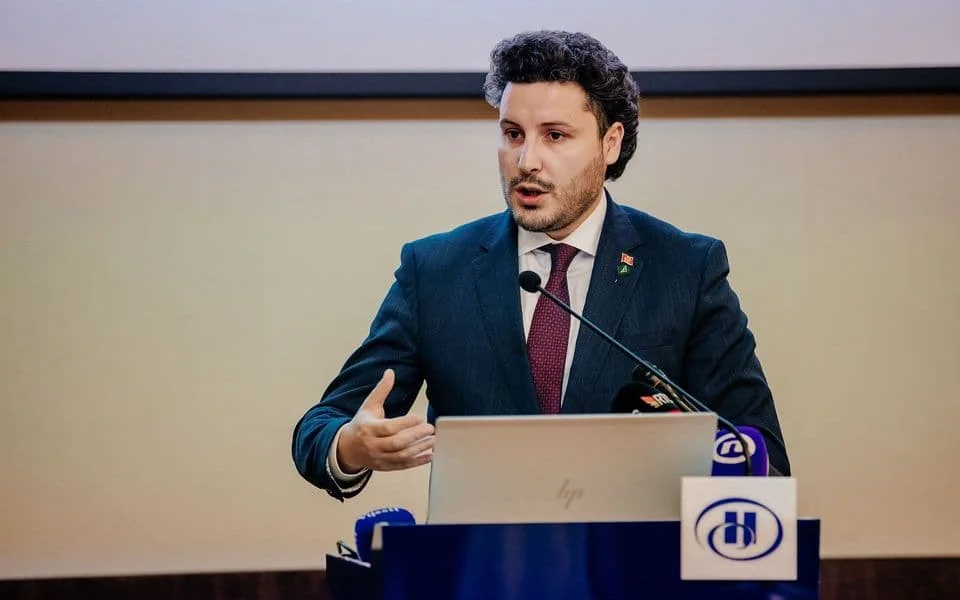 Abazoviću dodijeljen počasni doktorat Univerziteta u Tirani