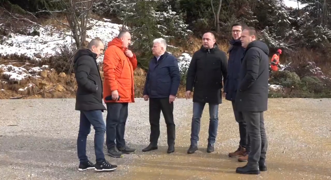 Predsjednik Husović obišao lokaciju zahvaćenu klizištem