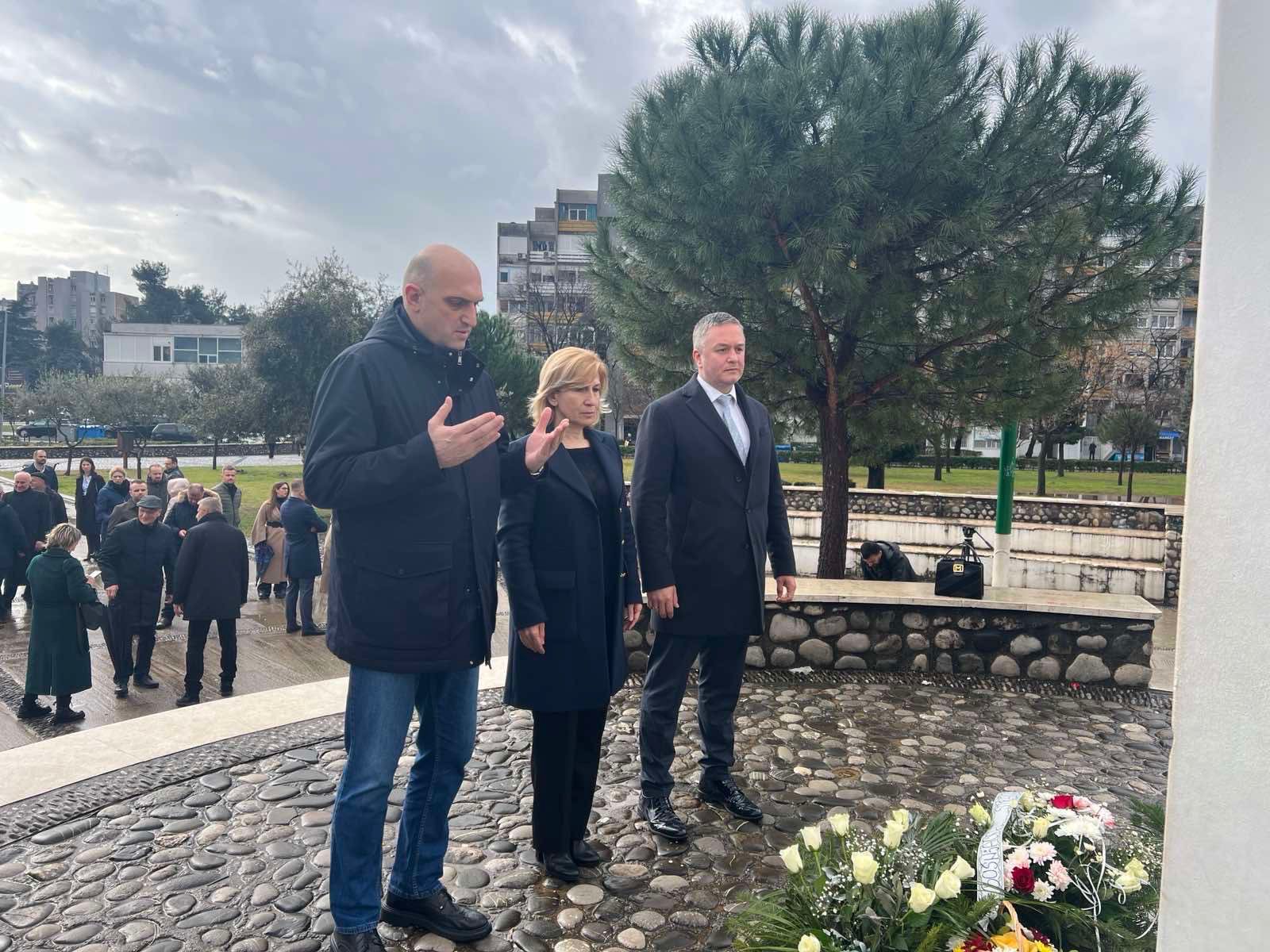 Delegacija DPS odala počast žrtvama otmice iz voza u stanici Štrpci