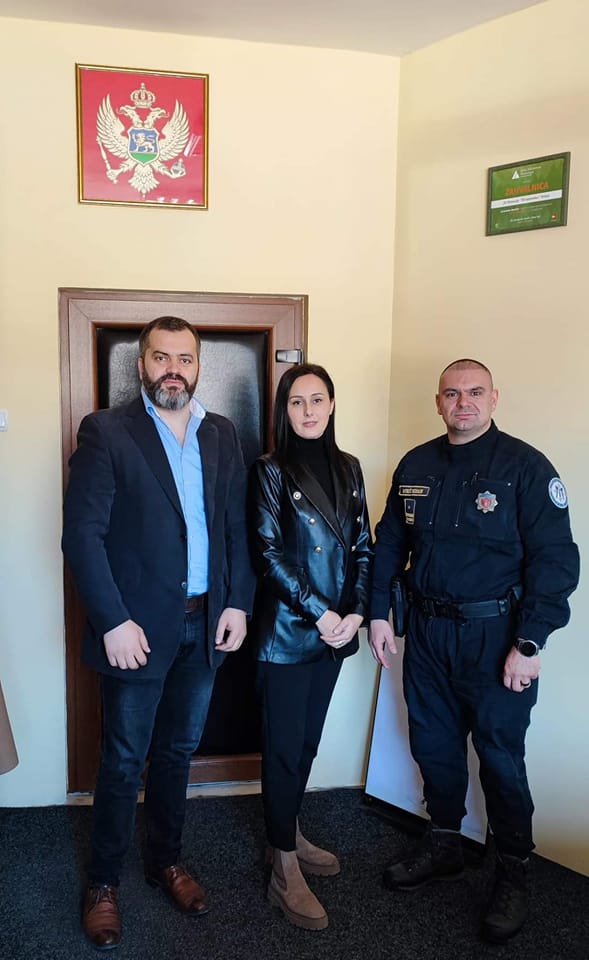 Policija ponovo u školskim dvorištima