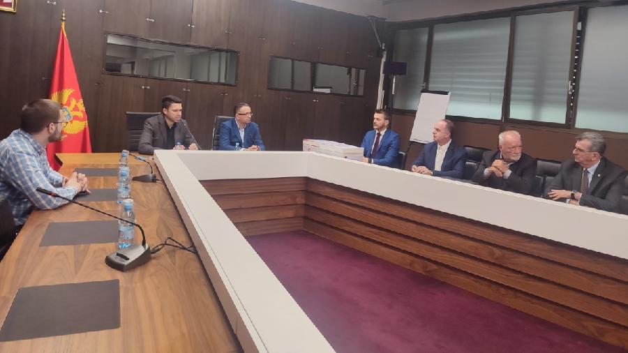 Albanski forum predao listu, Đeljošaj nosilac