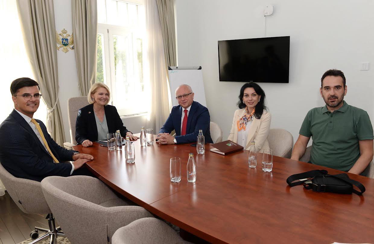 Delegacija Bošnjačkog vijeća sa gradonačelnicom Injac i zamjenikom Šaranovićem
