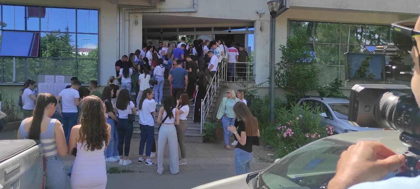 Maturanti iz Rožaja traže objašnjenje zbog obaranja na eksternom maturskom ispitu