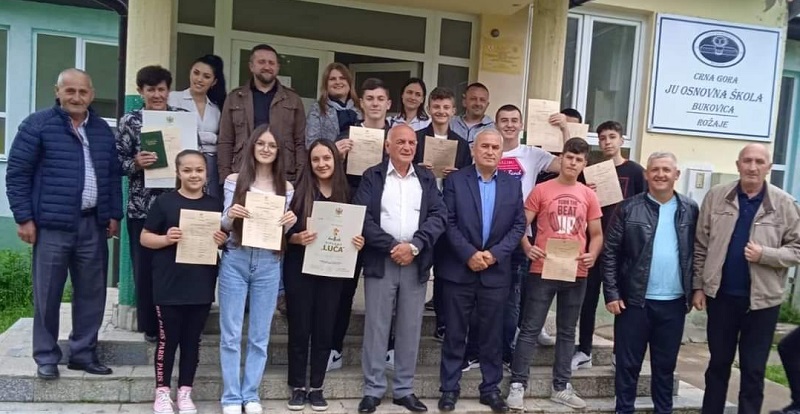 Amina Kačar i Lejla Omerović dobitnice diplome “Luča” u OŠ “Bukovica”