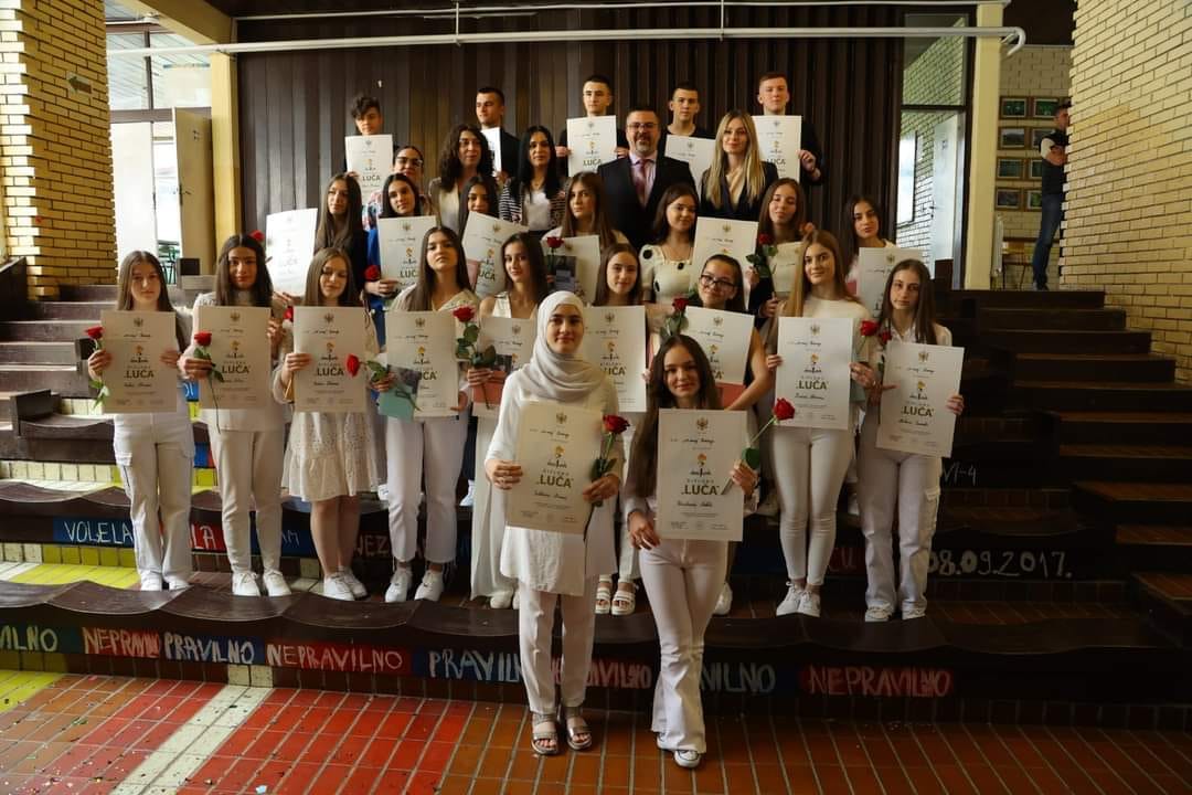 OŠ „25. maj“ : Najboljim učenicima uručene diplome „Luča“