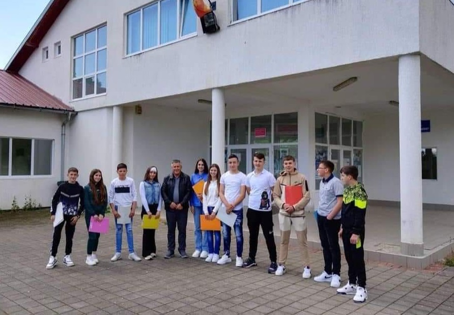Biševski osnovci Boban Bulatović, Hana Đozović i Zemina Sinanović dobitnici diplome “Luča”