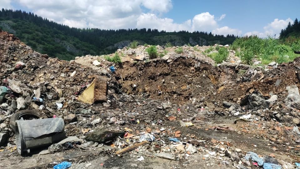 Komunalno preduzeće – iskopan rov za otpade od kurbana