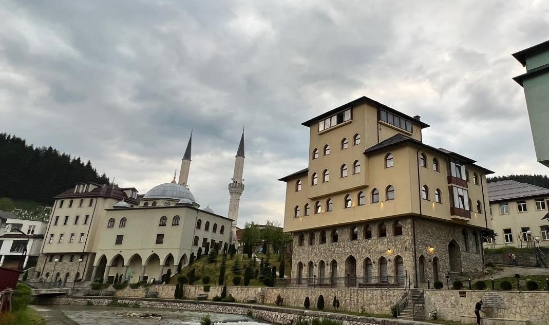 Bajram namaz se klanja 5:37