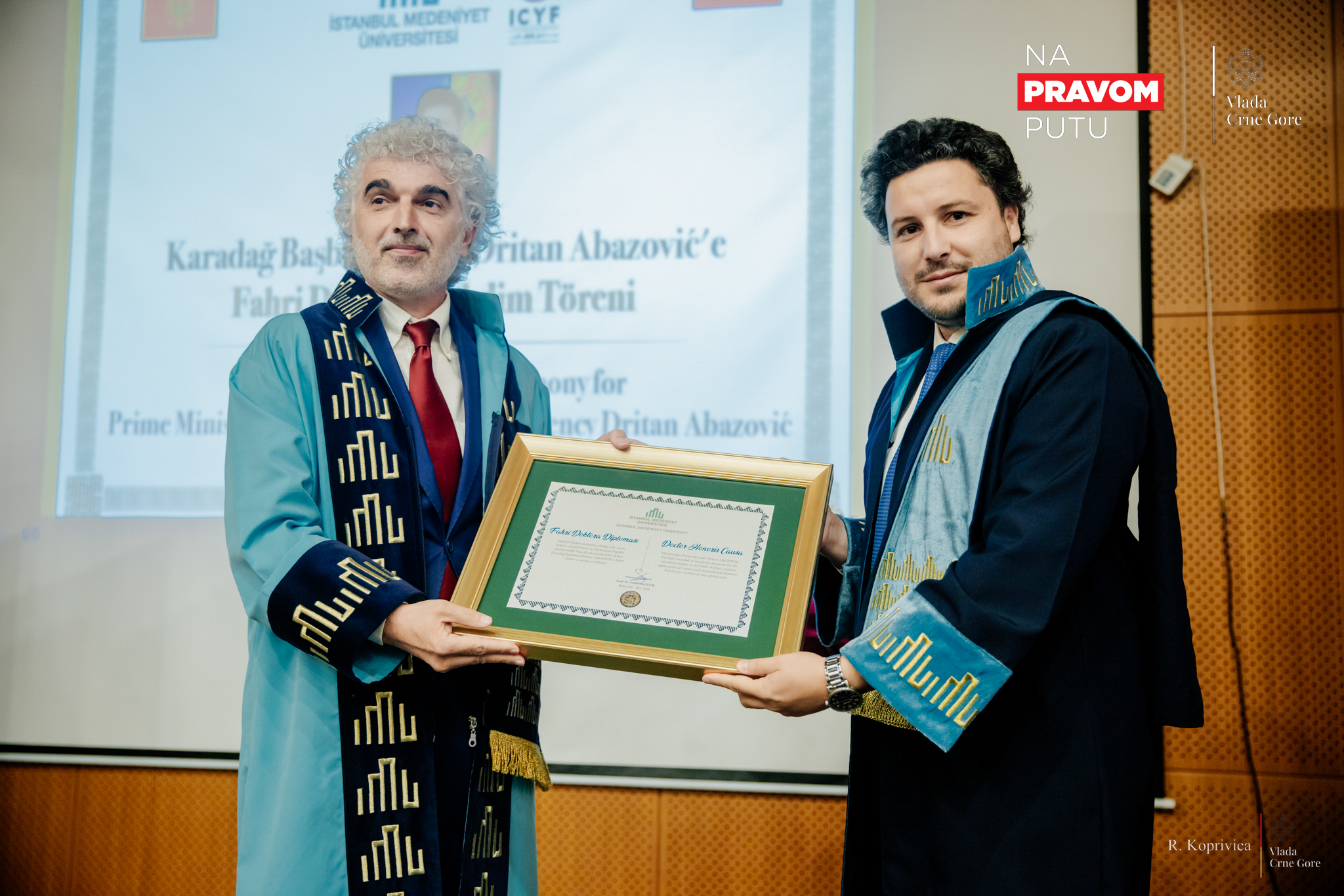 Premijeru Abazoviću u Istanbulu uručen počasni doktorat za promovisanje ljudskih prava i etike u međunarodnim odnosima