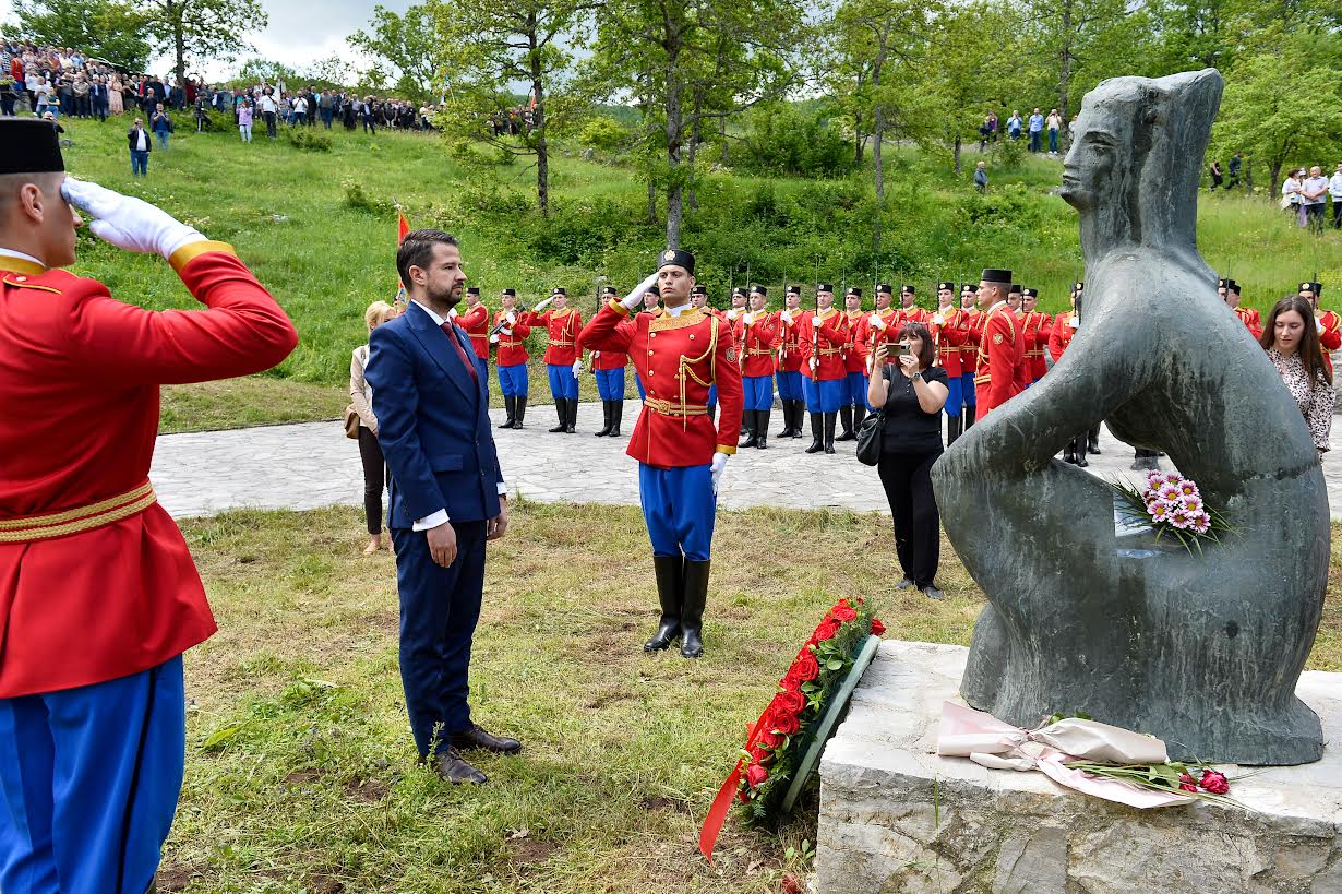 Predsjednik Milatović odao počast žrtvama zločina u Pivskim Dolima