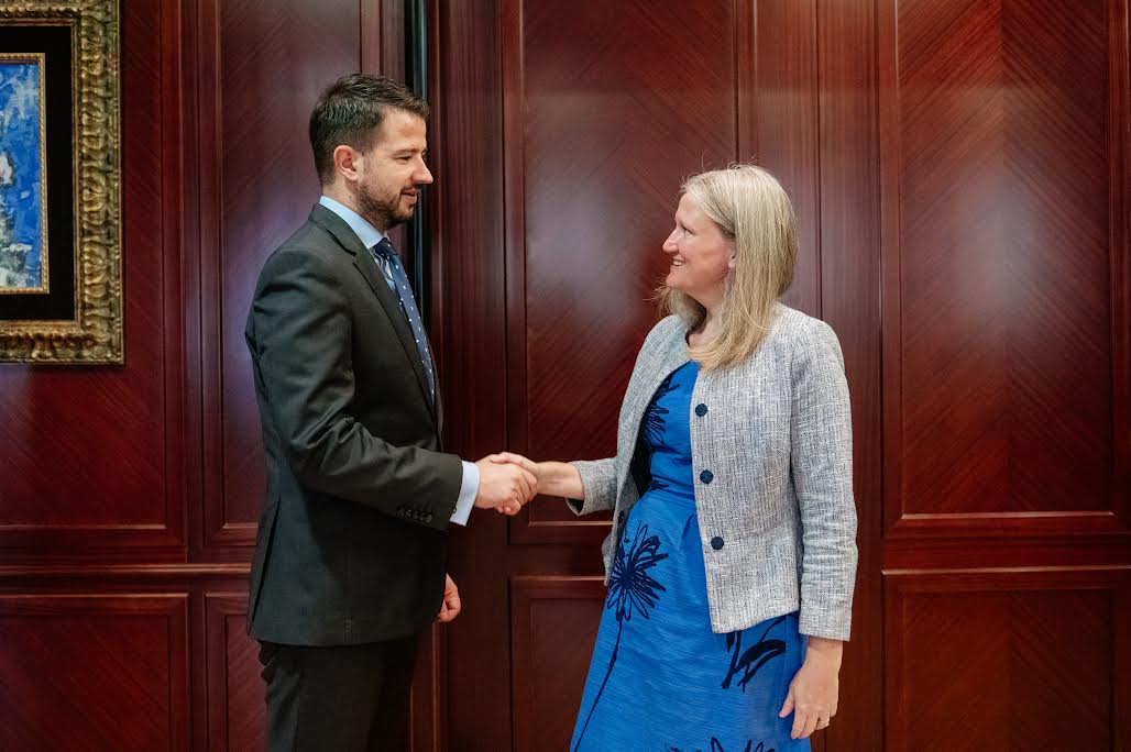 Predsjednik Crne Gore Jakov Milatović primio je u oproštajnu posjetu ambasadorku Ujedinjenog Kraljevstva Karen Medoks