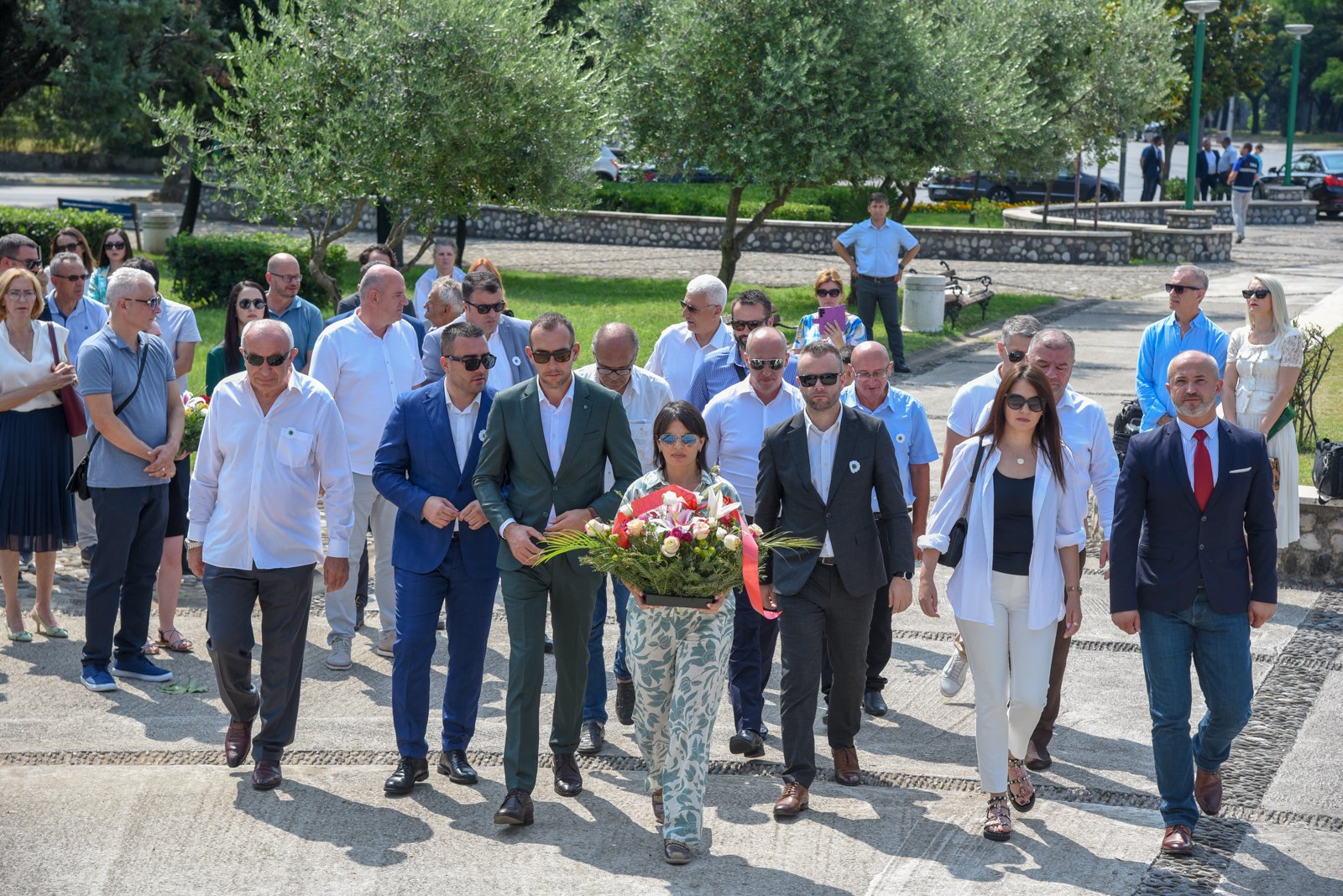 Delegacija Bošnjačke stranke u Podgorici položila cvijeće u znak sjećanja na genocid u Srebrenici