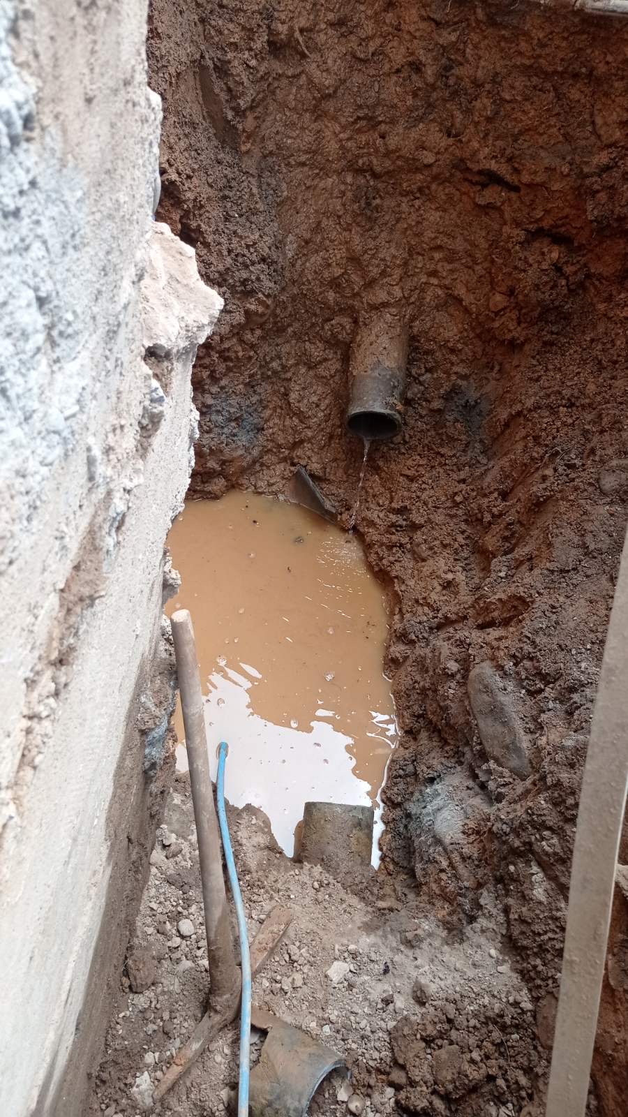 Na Bandžovom brdu oštećena vodovodna cijev, ekipe Vodovoda na terenu