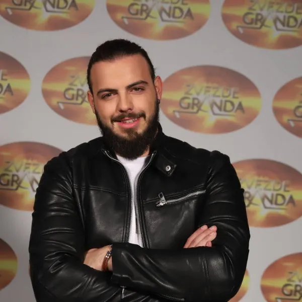Edis Agić nastupa večeras na gradskom trgu