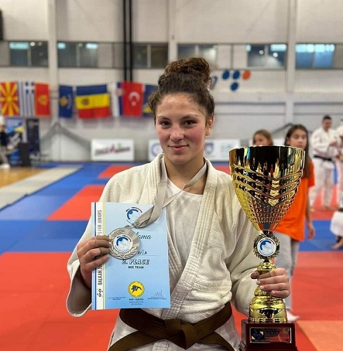 Aiša Nurković osvojila srebnu medalju na Balkanskom prvenstvu za juniore!