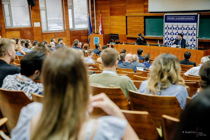 Abazović održao predavanje na FPN-u u Beogradu: Najveće nasljeđe 30. avgusta je što je suverenitet vraćen građaninu