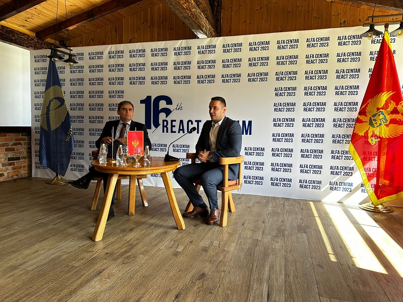 Ibrahimović učesnicima REACT foruma održao predavanje na temu “Crnogorski politički lavirint – izazovi i prilike”