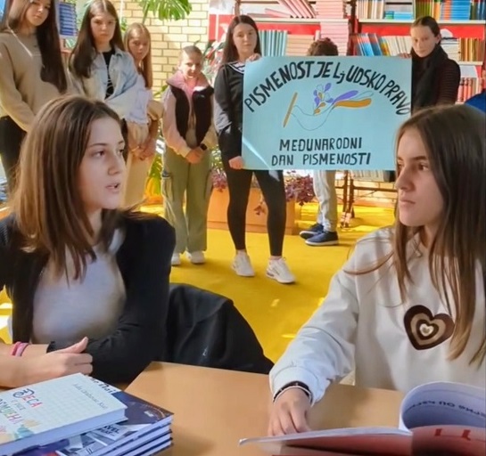 Učenici škole “25. maj” na kreativan način obilježili Međunarodni dan pismenosti