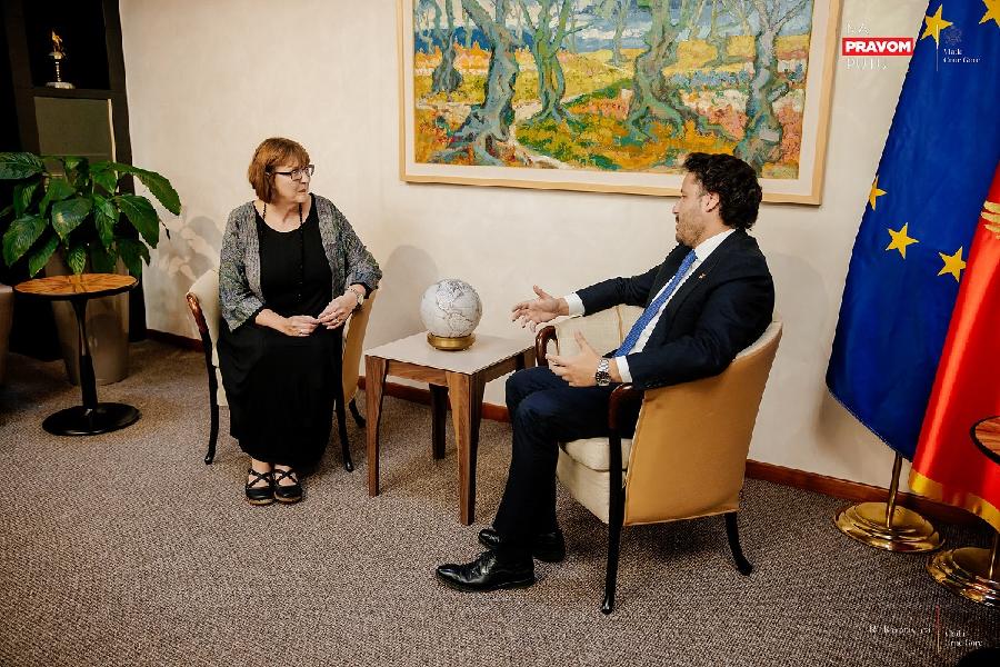 Abazović primio novu britansku ambasadorku: Razvoj i bolji standard građana da budu u vrhu agende