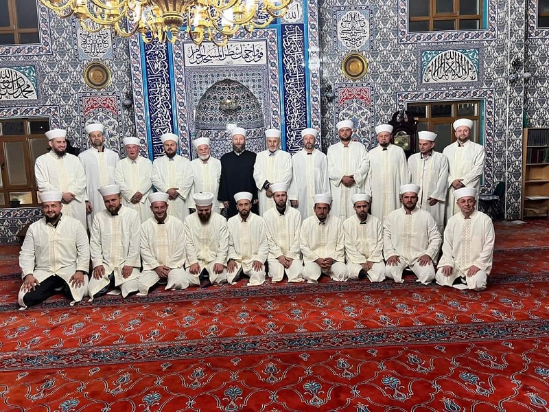 Dijanet iz Turske darivao rožajskim imamima ahmedije i džubbeta