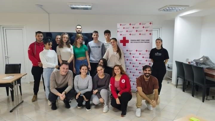 Volonteri Crvenog krsta iz Rožaja na seminaru u Sutomoru