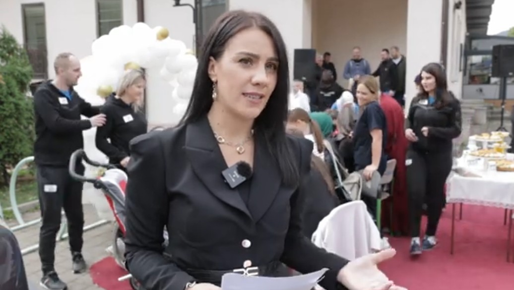 Korisnici Dnevnog centra družili se sa građanima na gradskom trgu