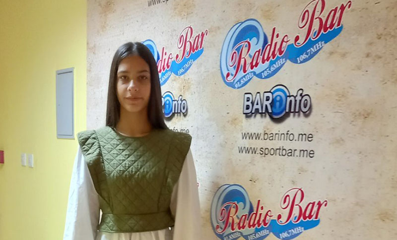 Talentovana učenica OŠ “Mustafa Pećanin” Sara Đozović u emisiji Mali veliki