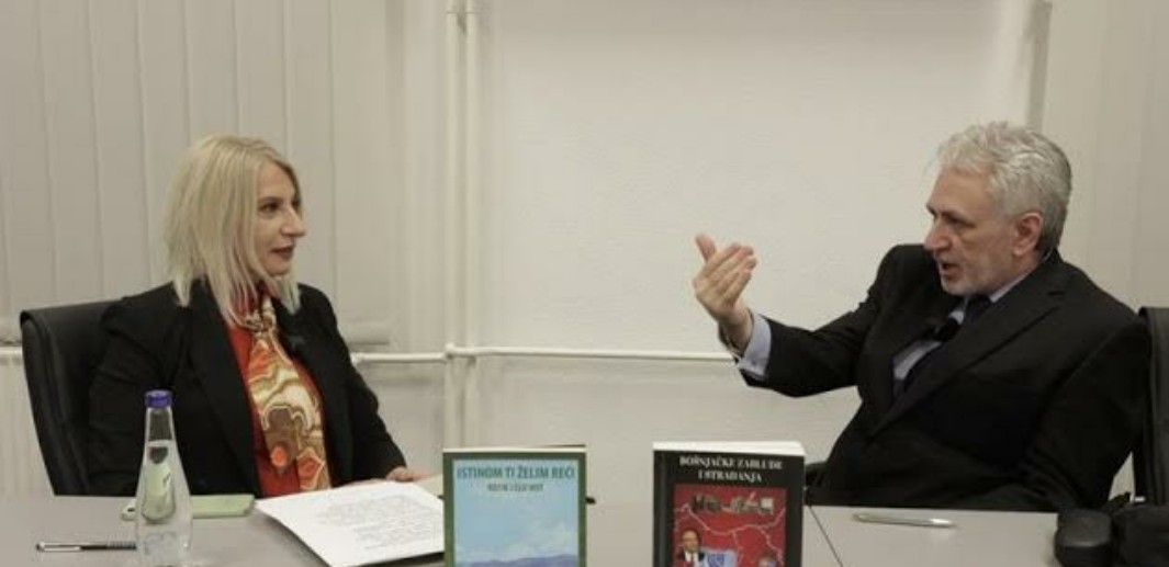 Rožajskoj publici predstavljena knjiga “Bošnjačke zablude i stradanja” autora Refika Hota