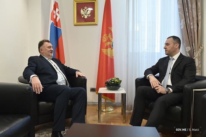 Potpredsjednik Šćekić sastao se sa ambasadorom Republike Slovačke Borisom Gandelom