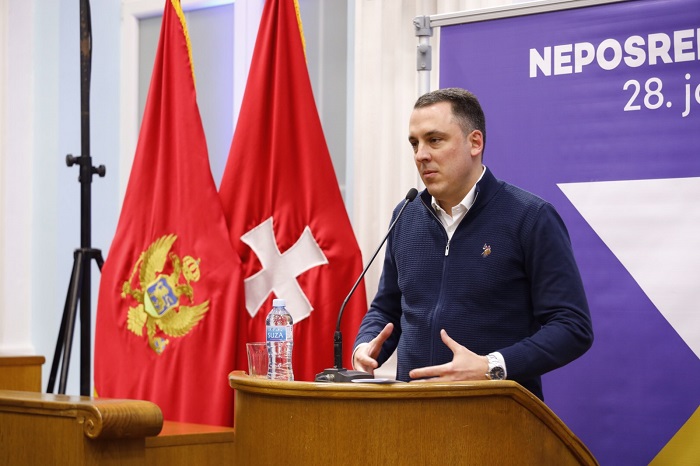 Održana tribina DPS na Cetinju: Pružamo ruku saradnje svima koji misle dobro Cetinju i Crnoj Gori, do zadnjeg ćemo braniti vrijednosti u koje vjerujemo
