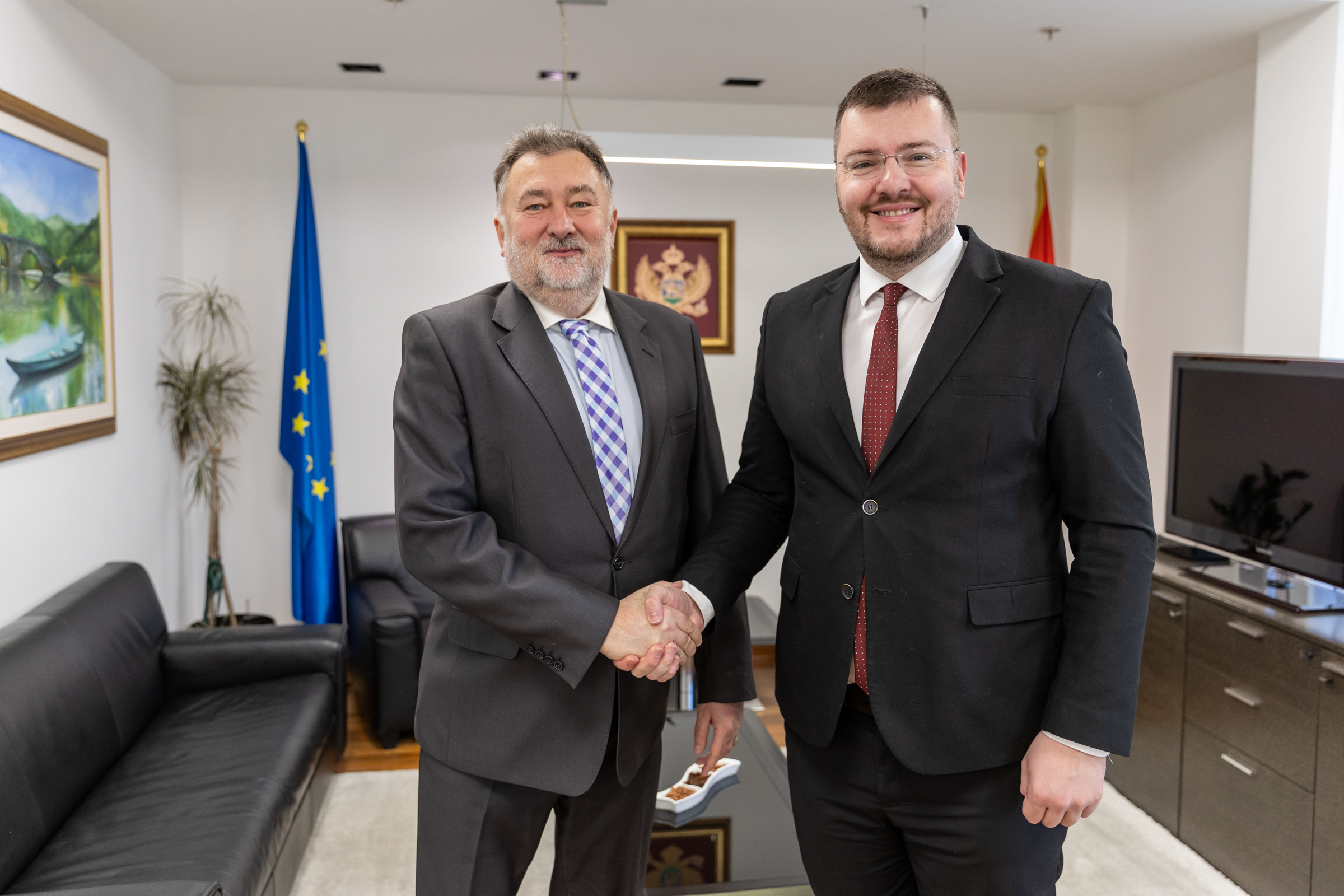 Potpredsjednik Vlade za politički sistem, pravosuđe i antikorupciju mr Momo Koprivica sastao se sa ambasadorom Slovačke u Crnoj Gori, Nj. E. Borisom Gandelom