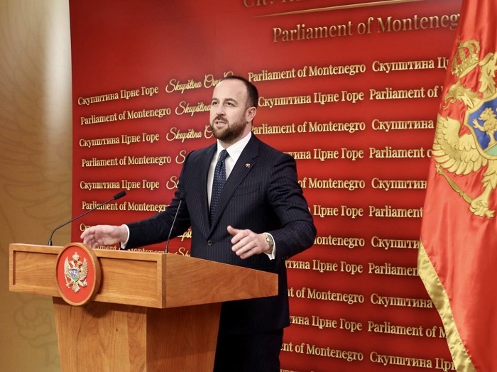 Nikolić upitao Markovića: Da li biste sjutra kao VDT preispitali odluku o pokretanju postupka protiv Bobana Batrićevića?