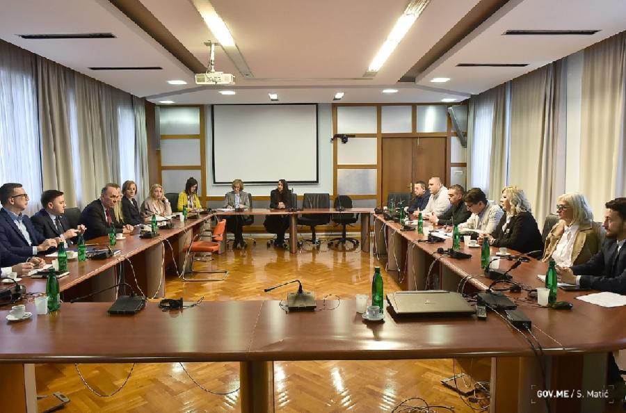 Pregovori o povećanju zarada počeli, sačekati i izmjene zakona
