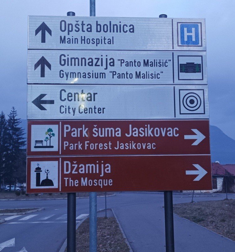 Demokrate Berane: Oskrnavljena tabla očišćena, mir i poštovanje najveće vrijednosti društva