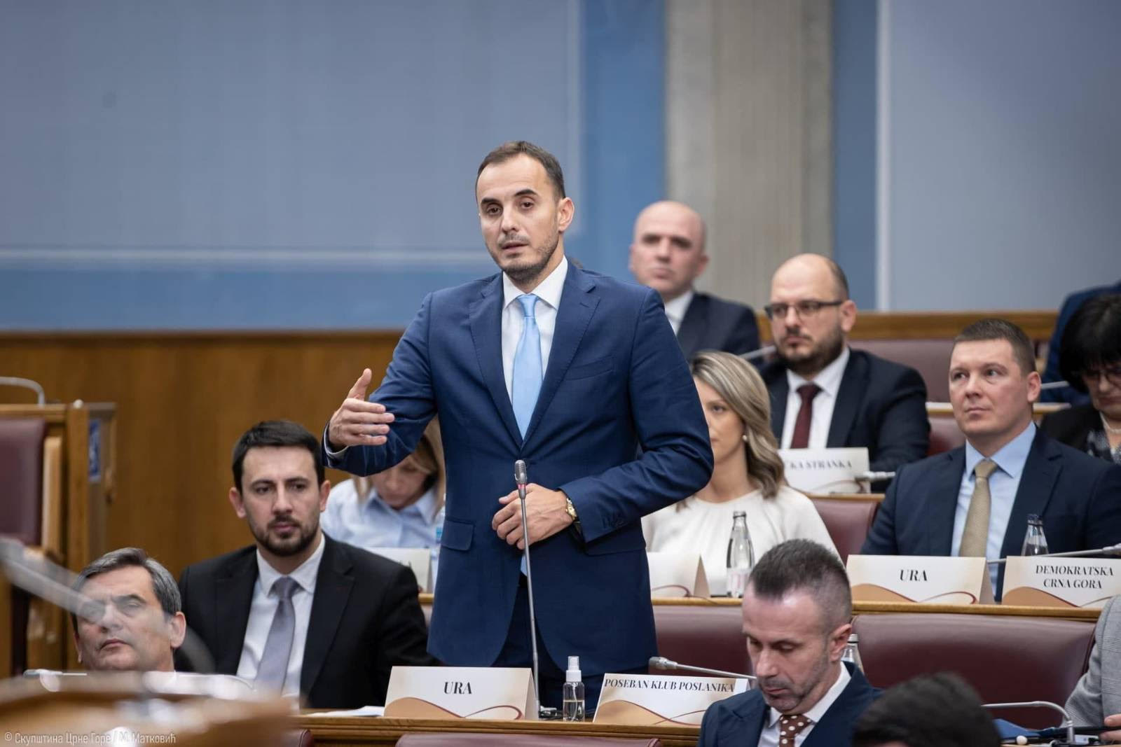 Konatar: Spajić da bez odlaganja poveća plate zaposlenima u prosvjeti, upravi, pravosuđu i zdravstvu