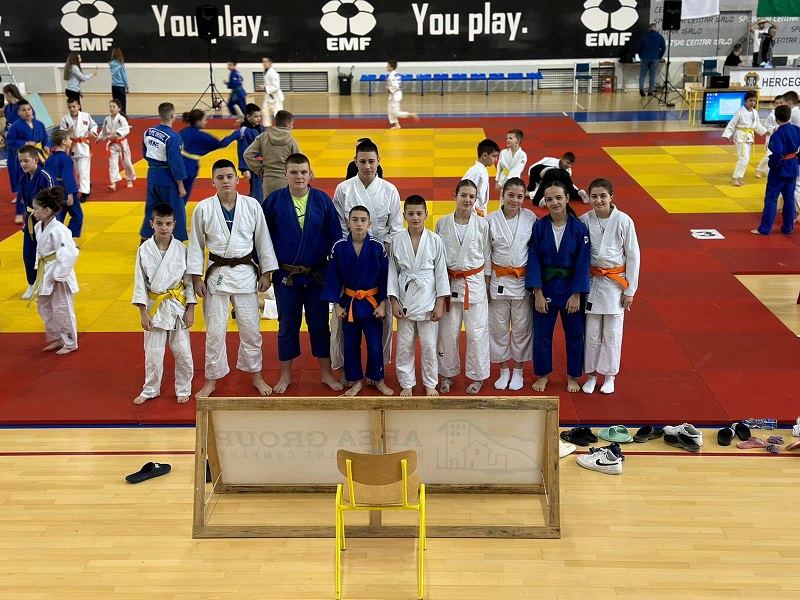 Nedim Hadžić i Ajla Šahić osvojili zlatne medalje u Herceg Novom