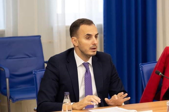 Konatar pita Spajića: Da li je tačno da zadužujete građane sa novih 700 miliona?