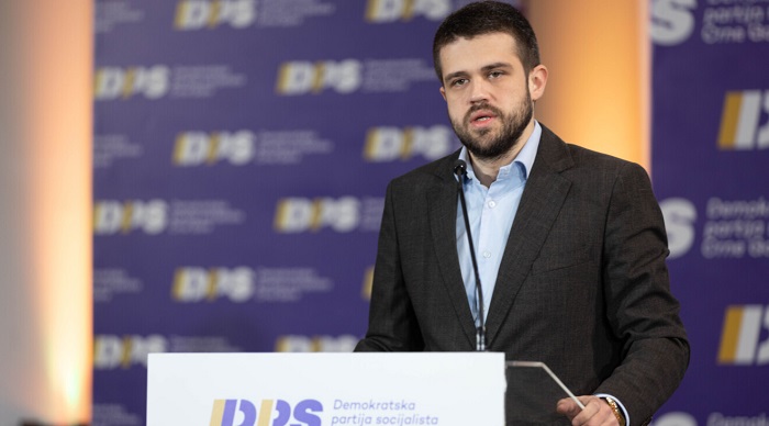 Nikolić: Rodić za sada ide utabanim stazama da postane persona non grata