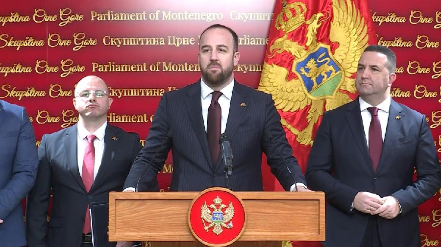 Nikolić : “Ne znači nam Spajićeva ostavka kad dovede zemlju do sloma finansija”