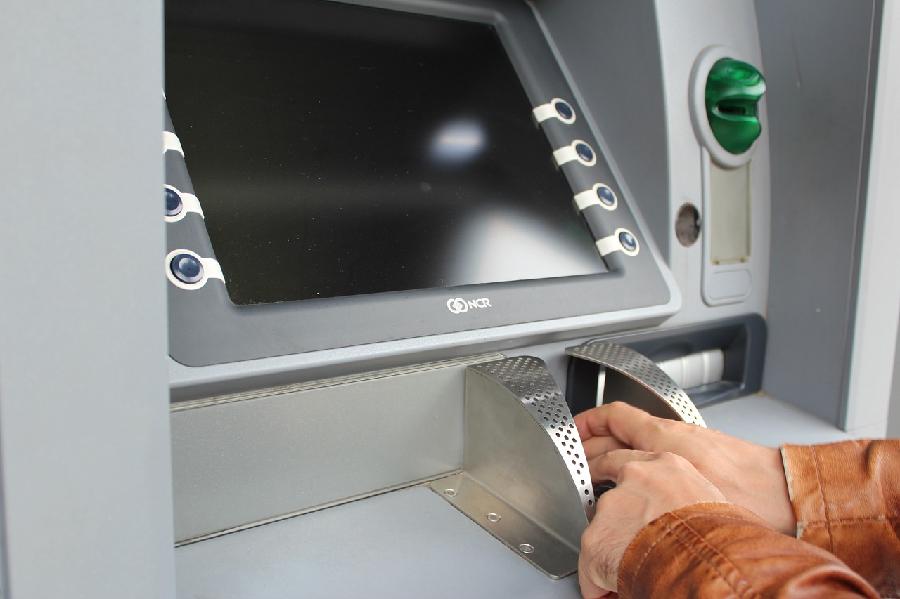 Provizije od tri do pet eura na bankomatima veliki izdatak za plitak džep