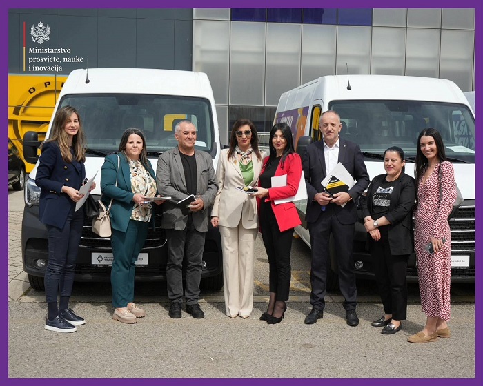 OŠ „Balotiće“ uručeni ključevi za školski mini autobus