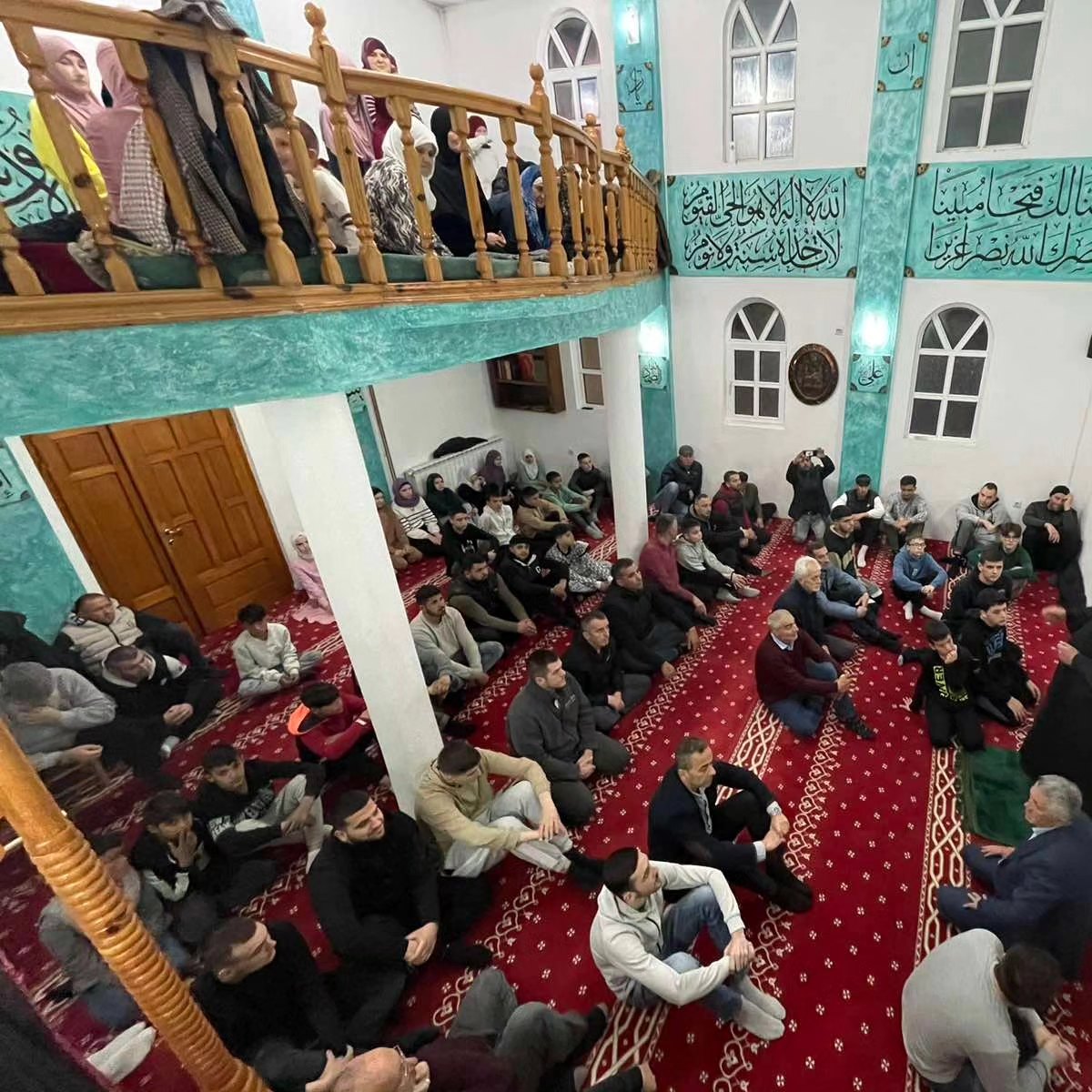 Reis Islamske zajednice u Crnoj Gori Rifat ef. Fejzić posjetio je sinoć Medžlis Islamske zajednice u Beranama