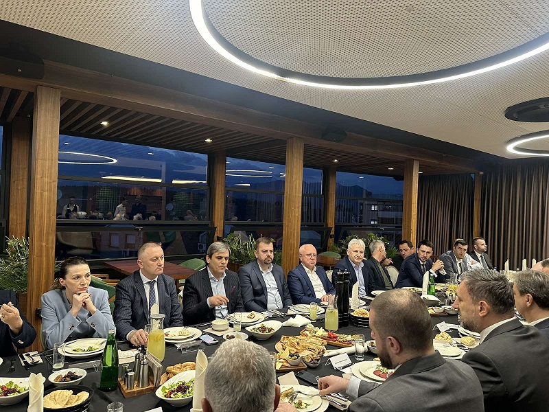 Ibrahimović u Podgorici na zajedničkom iftaru okupio veliki broj bošnjačkih lidera iz cijelog regiona